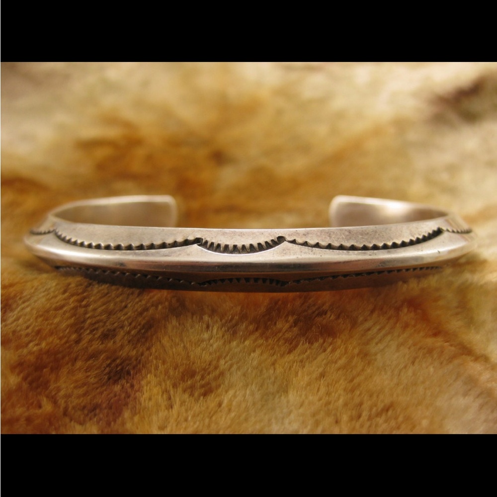 Vintage beautiful silver Native American Tahe Bracelet bangle cuff